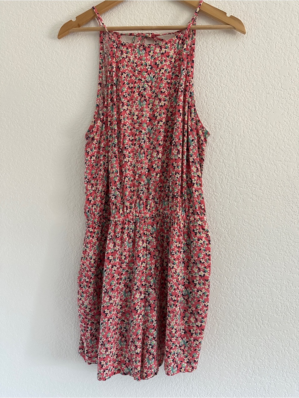 Kohls - Sleeveless High Neck Pink Floral Summer Romper - Size L - Has Pockets